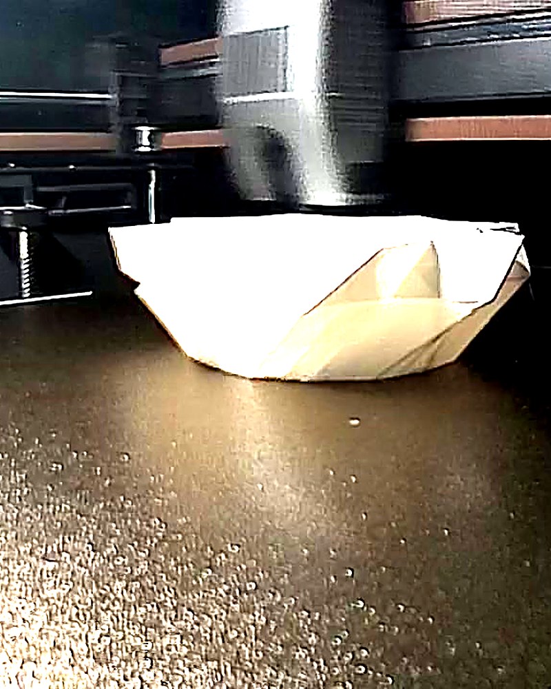 The first layers of a vase going down on the build plate.